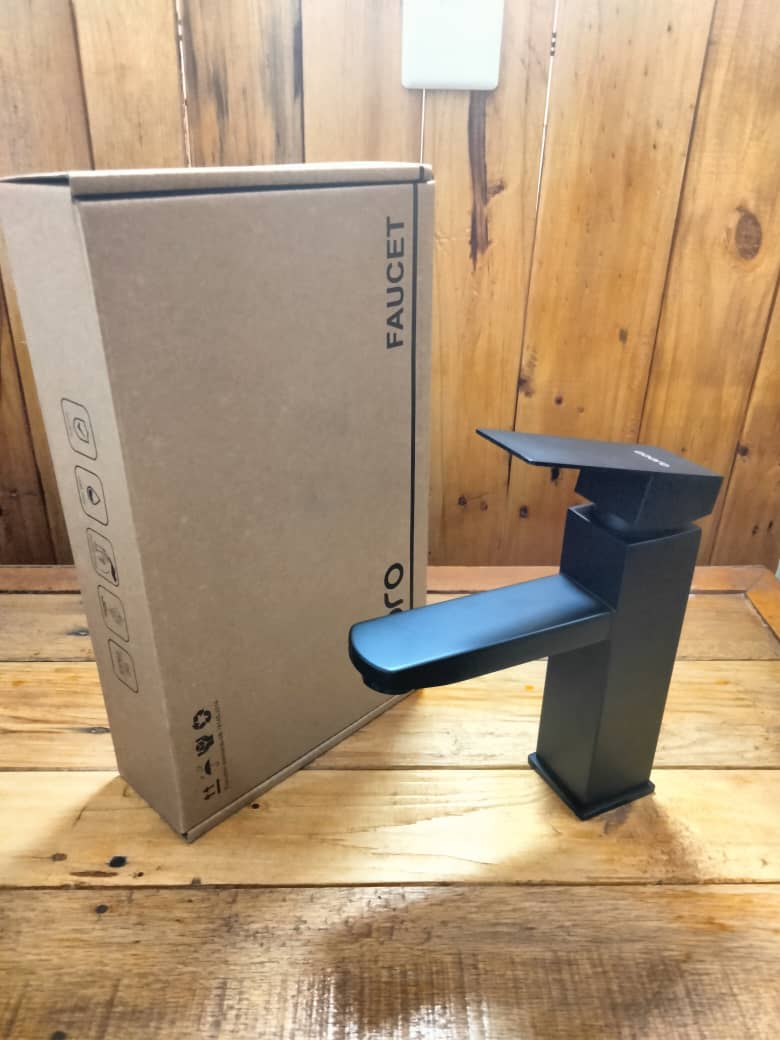 Llave mezcladora para lavamanos con accesorios